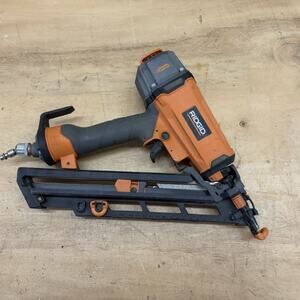 RIDGID R250AF15 15 Gauge DA Angled Finish Nailer Air Tool Used